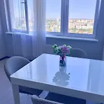 на фонтане Apartment Odessa